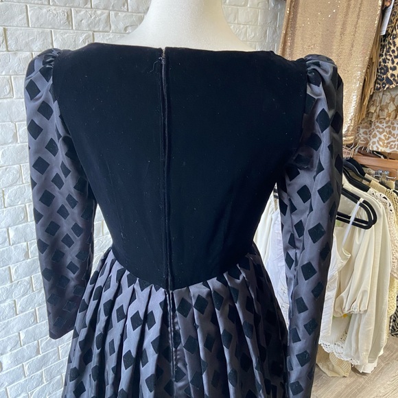 Vintage 1960s Adele Simpson Black Velvet Diamond Detailed Satin Skirt Full Gown - Picture 8 of 12